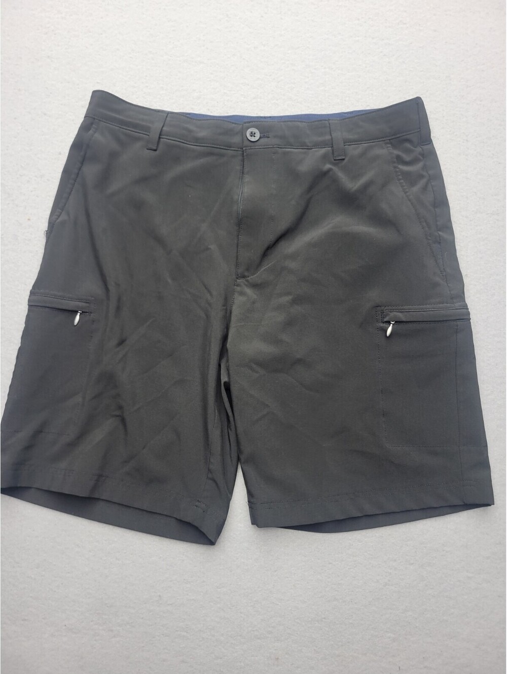 IZOD Men's Shorts Size 34 Black Bermuda 9 in Regular Knit Polyester Blend Golf